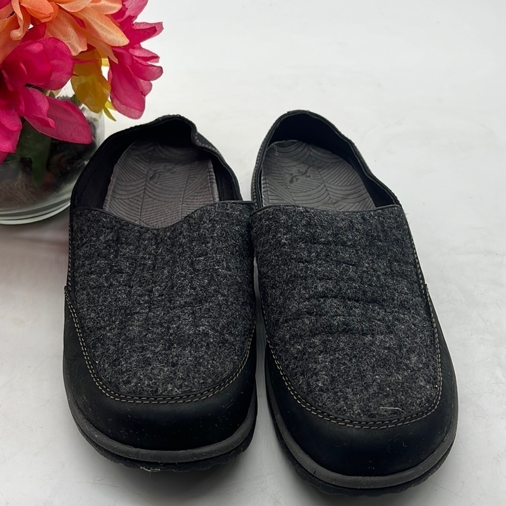 Chaco Gray Wool Slip son Mule Sz 7. BLO1187C